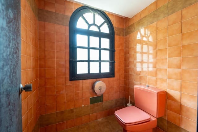 Commercieel te koop in Alcúdia met zwembad - € 230.000 (Ref: 9215123)