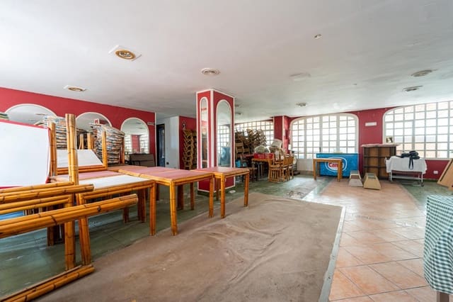 Commercieel te koop in Alcúdia met zwembad - € 230.000 (Ref: 9215123)