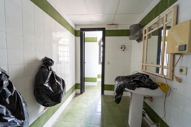 Commercieel te koop in Alcúdia met zwembad - € 230.000 (Ref: 9215123)