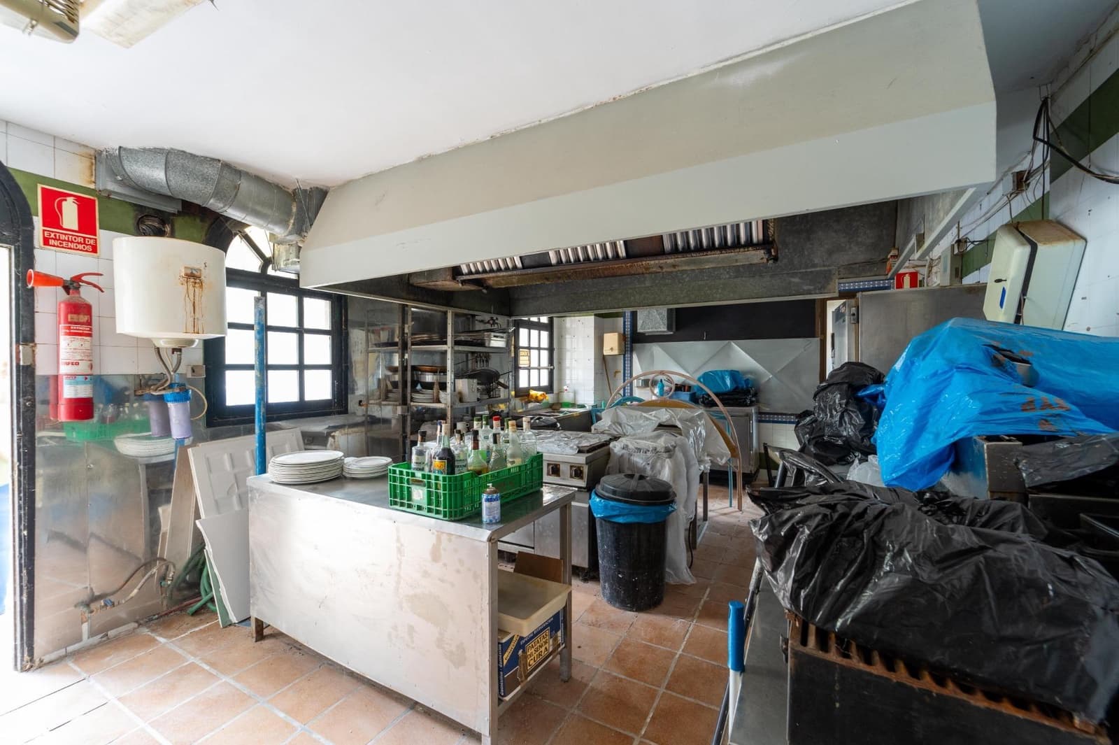 Kommersiell til salgs i Alcudia med svømmebasseng - € 230 000 (Ref: 9215123)