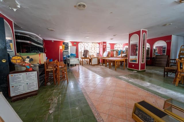 Commercieel te koop in Alcúdia met zwembad - € 230.000 (Ref: 9215123)
