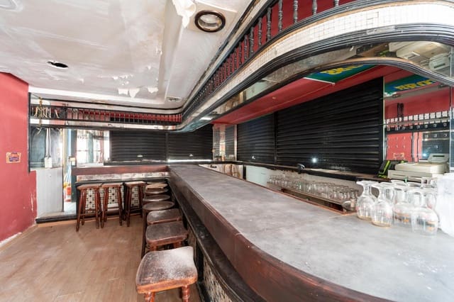 Commercieel te koop in Alcúdia met zwembad - € 230.000 (Ref: 9215123)