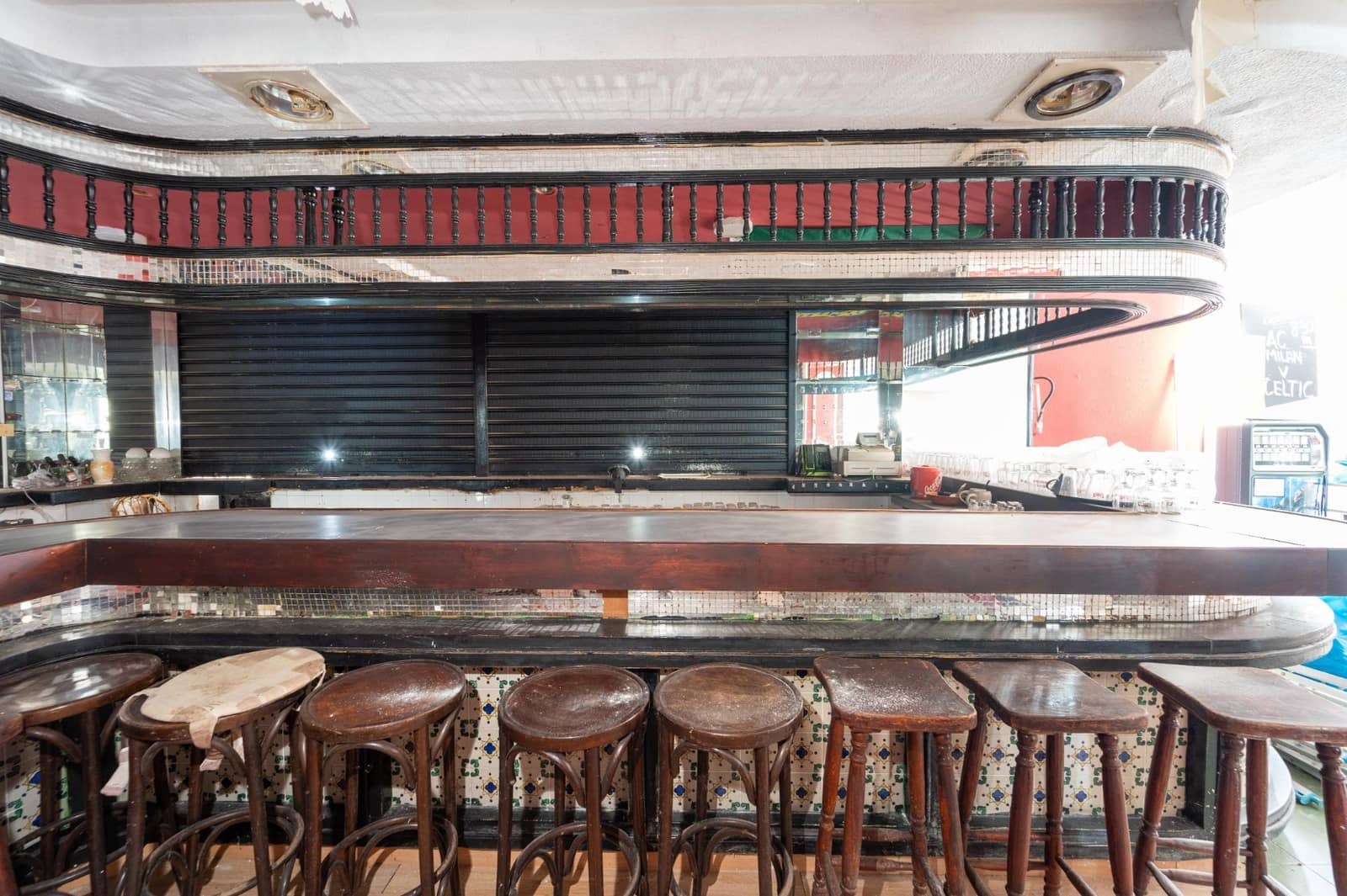 Kommersiell til salgs i Alcudia med svømmebasseng - € 230 000 (Ref: 9215123)