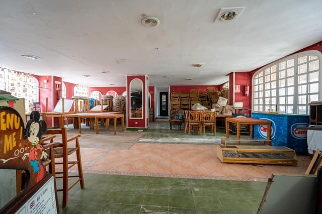 Commercieel te koop in Alcúdia met zwembad - € 230.000 (Ref: 9215123)