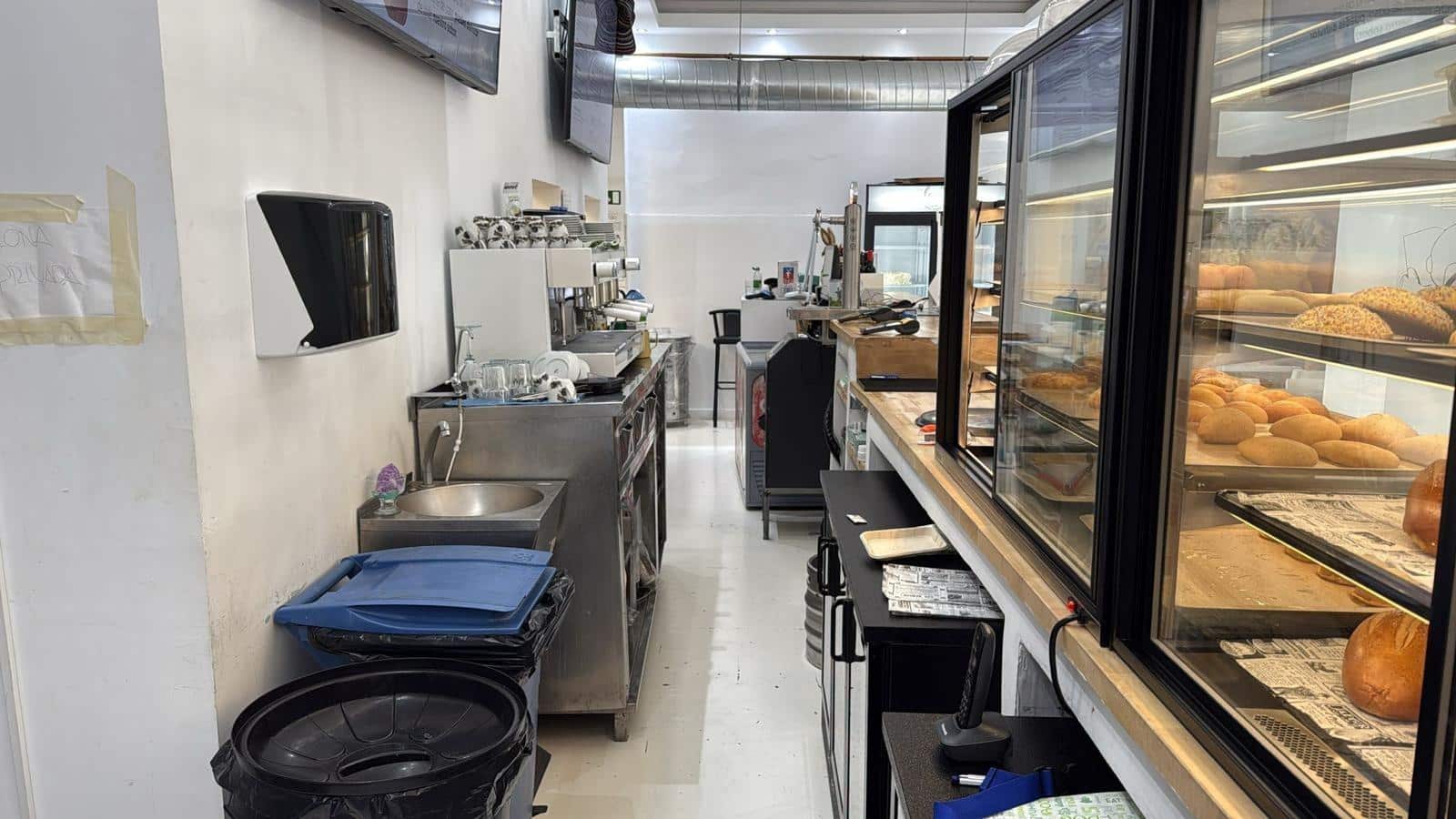 3 bedroom Commercial for rent in Palma de Mallorca - € 3,000 (Ref: 9247353)