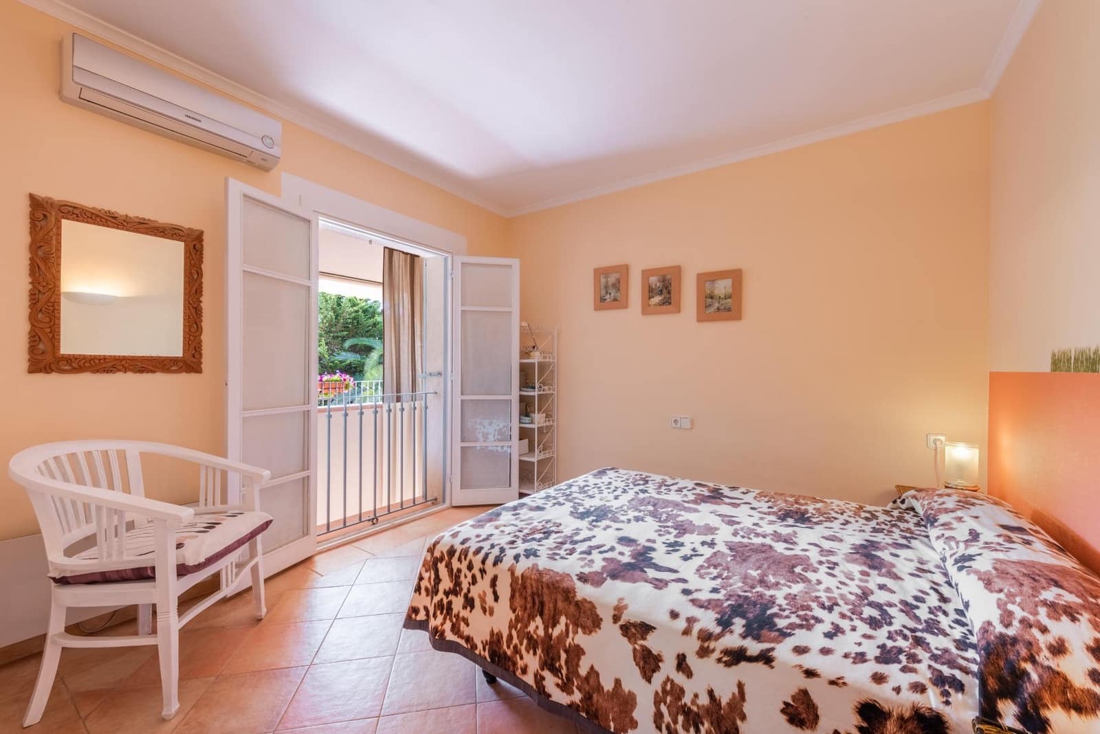 2 bedroom Flat for sale in Cas Catala with pool - € 650,000 (Ref: 9321965)