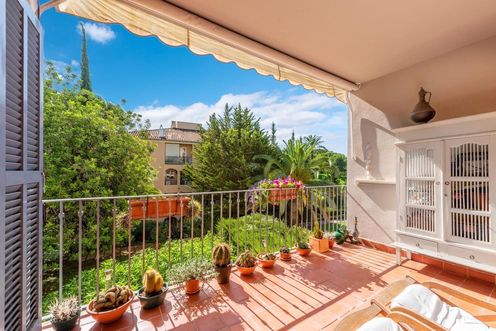 2 bedroom Flat for sale in Cas Catala with pool - € 650,000 (Ref: 9321965)