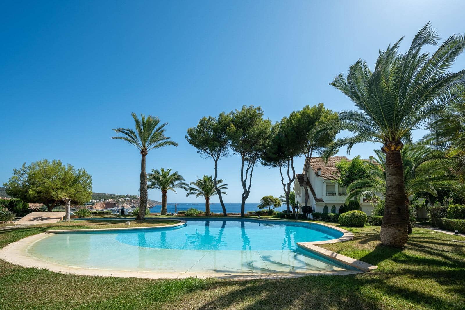 4 makuuhuone Rivitalo myytävänä paikassa Santa Ponsa mukana uima-altaan 
autotalli - 1 975 000 € (Ref: 9452218)