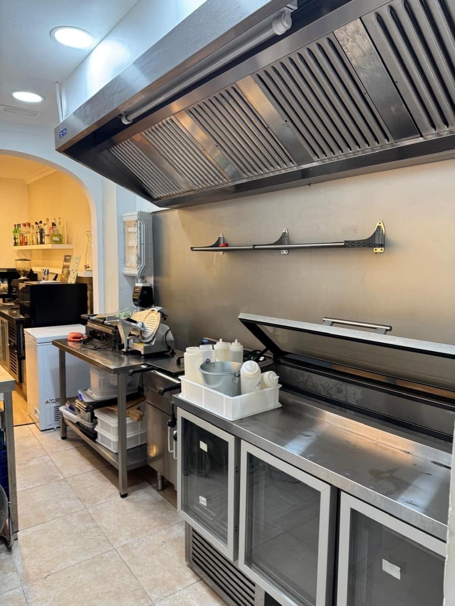 Kaupallinen vuokrattavana paikassa Alcudia - 2 000 € (Ref: 9491491)