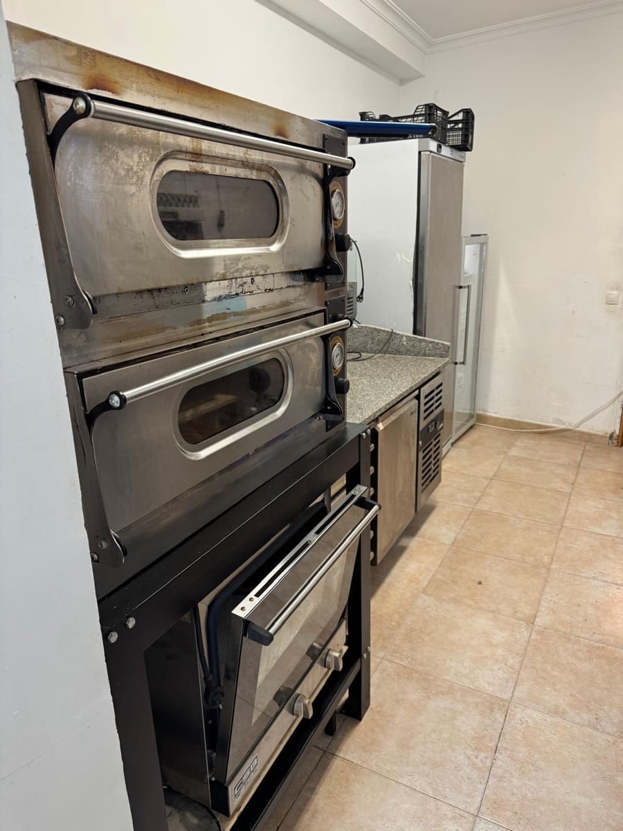 Kaupallinen vuokrattavana paikassa Alcudia - 2 000 € (Ref: 9491491)