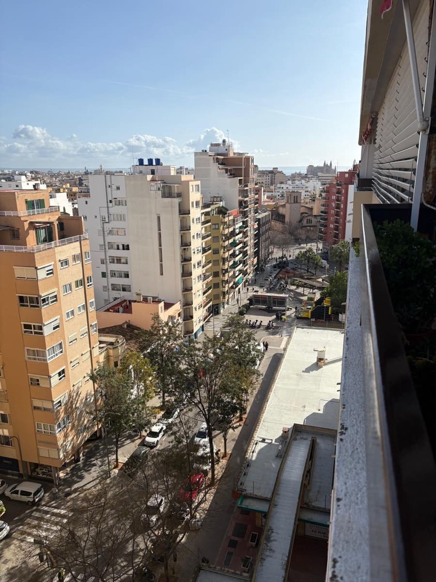 3 bedroom Flat for sale in Palma de Mallorca with garage - € 420,000 (Ref: 9534049)