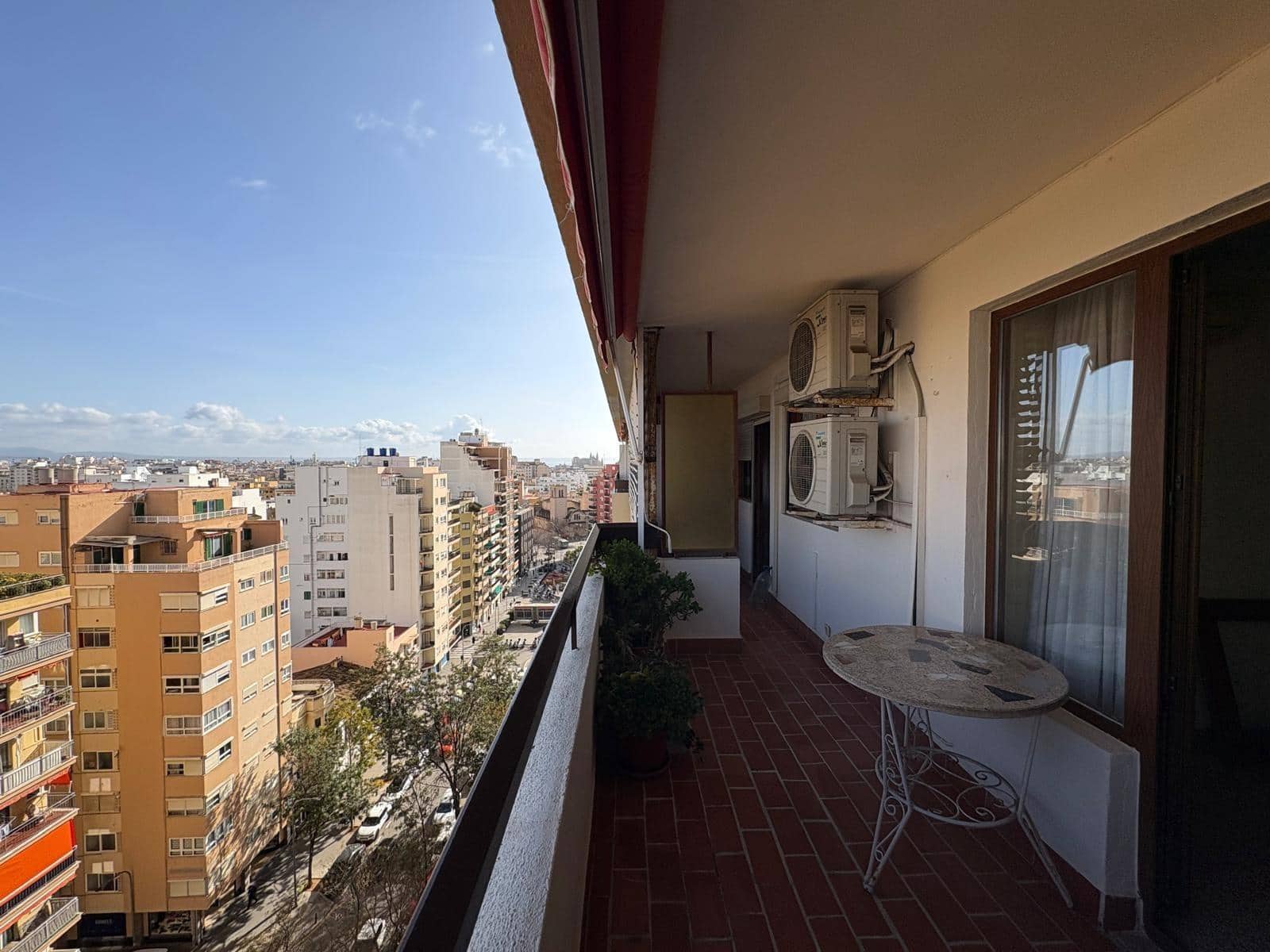 3 bedroom Flat for sale in Palma de Mallorca with garage - € 420,000 (Ref: 9534049)