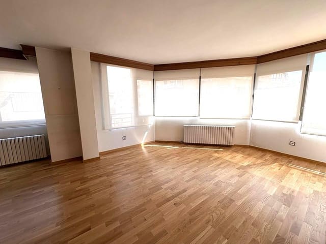 4 bedroom Flat for sale in Santa Catalina, Palma de Mallorca - € 680,000 (Ref: 9714994)