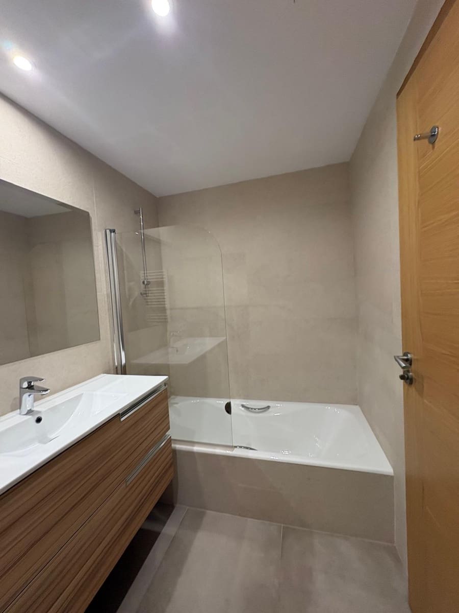 2 slaapkamer Flat te huur in Palma de Mallorca met garage - € 1.950 (Ref: 9784521)
