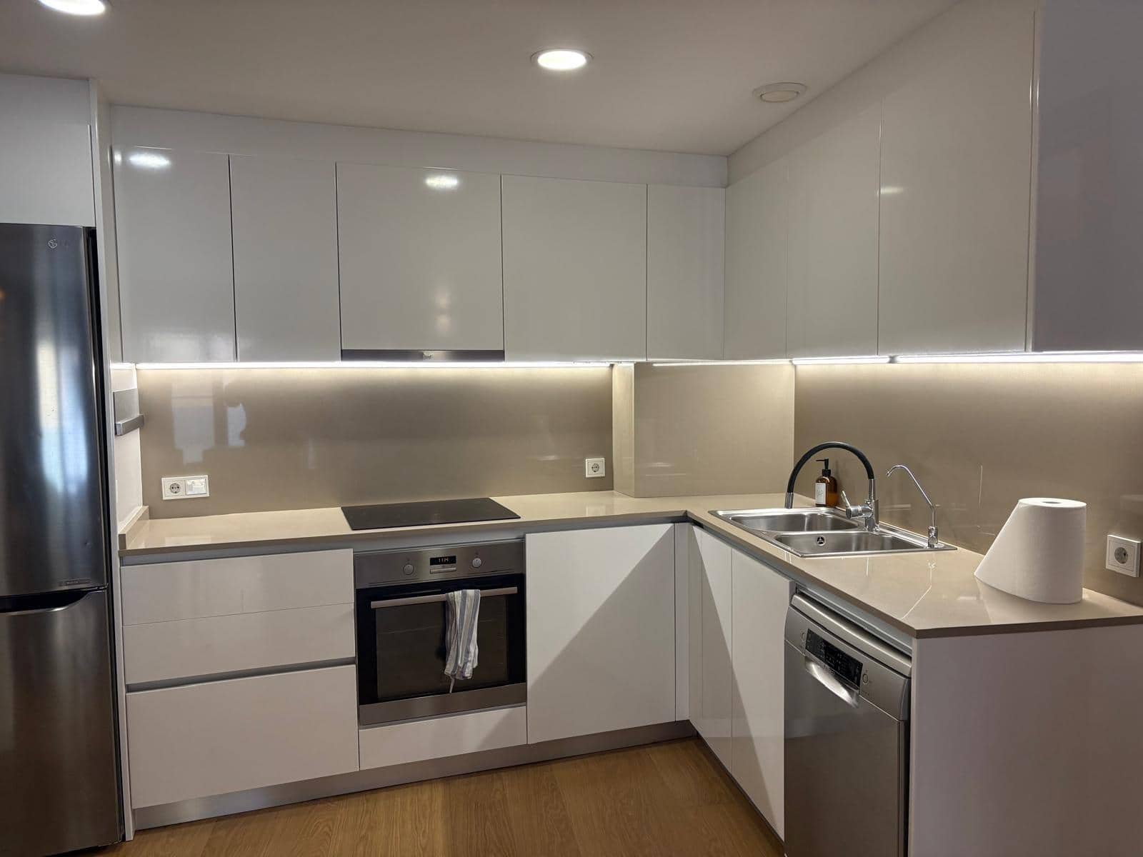 2 slaapkamer Flat te huur in Palma de Mallorca met garage - € 1.950 (Ref: 9784521)