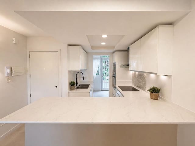 Apartamento de 2 habitaciones en Santa Ponsa, Calvià en alquiler con garaje - 2.000 € (Ref: 9804379)