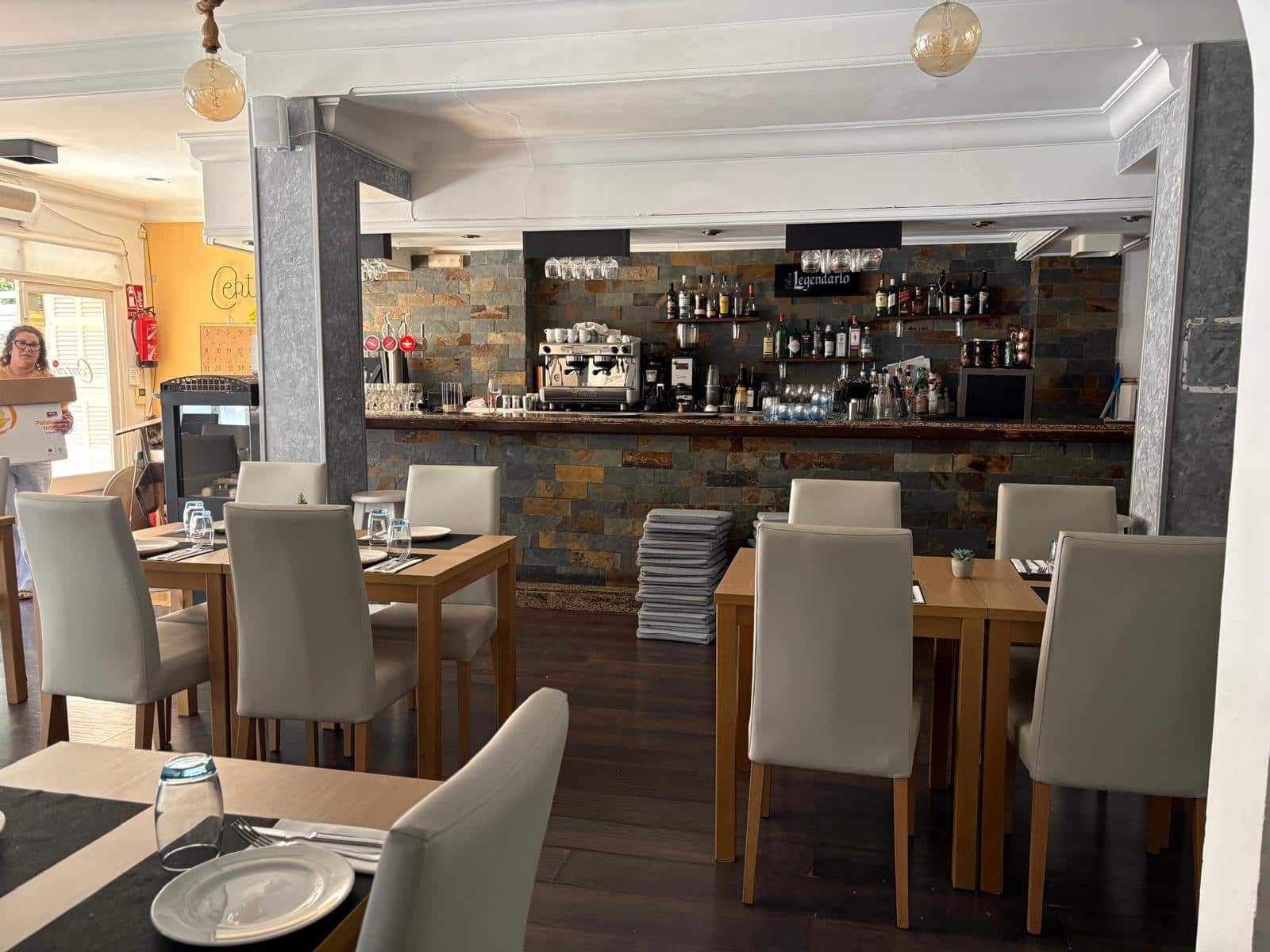Business for rent in Pollensa / Pollenca - € 3,060 (Ref: 9839321)