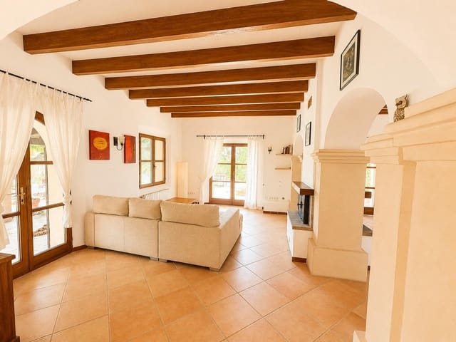 4 soveværelse Finca/Landehus til salg i Manacor med swimmingpool garage - € 1.500.000 (Ref: 9846303)