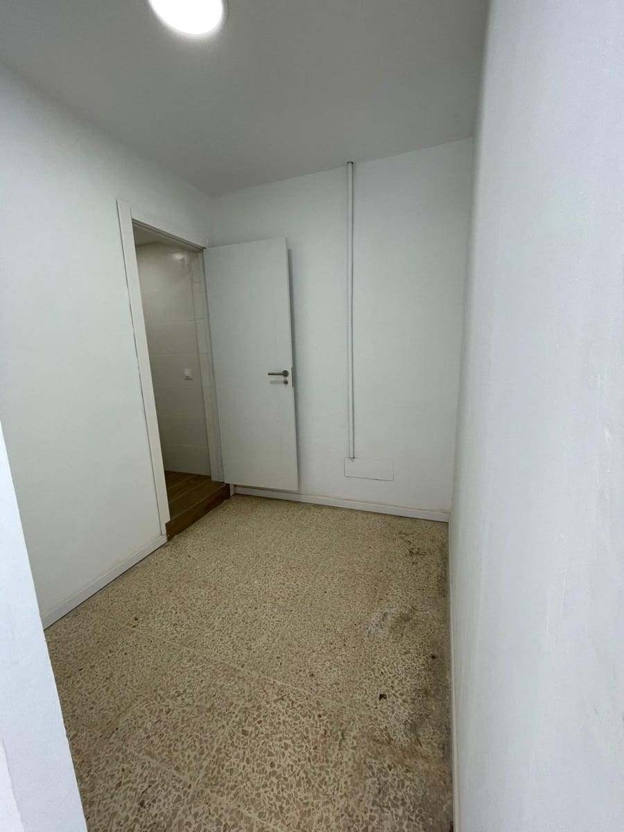 Erhverv til leje i Palma de Mallorca - € 880 (Ref: 9904025)