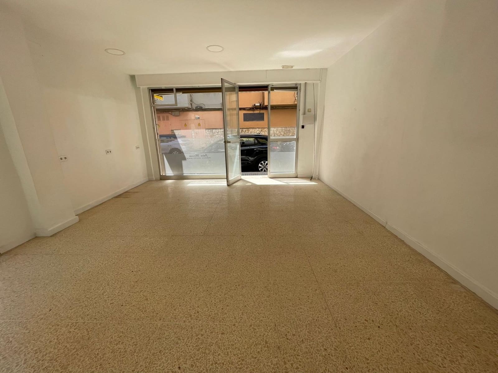 Erhverv til leje i Palma de Mallorca - € 880 (Ref: 9904025)