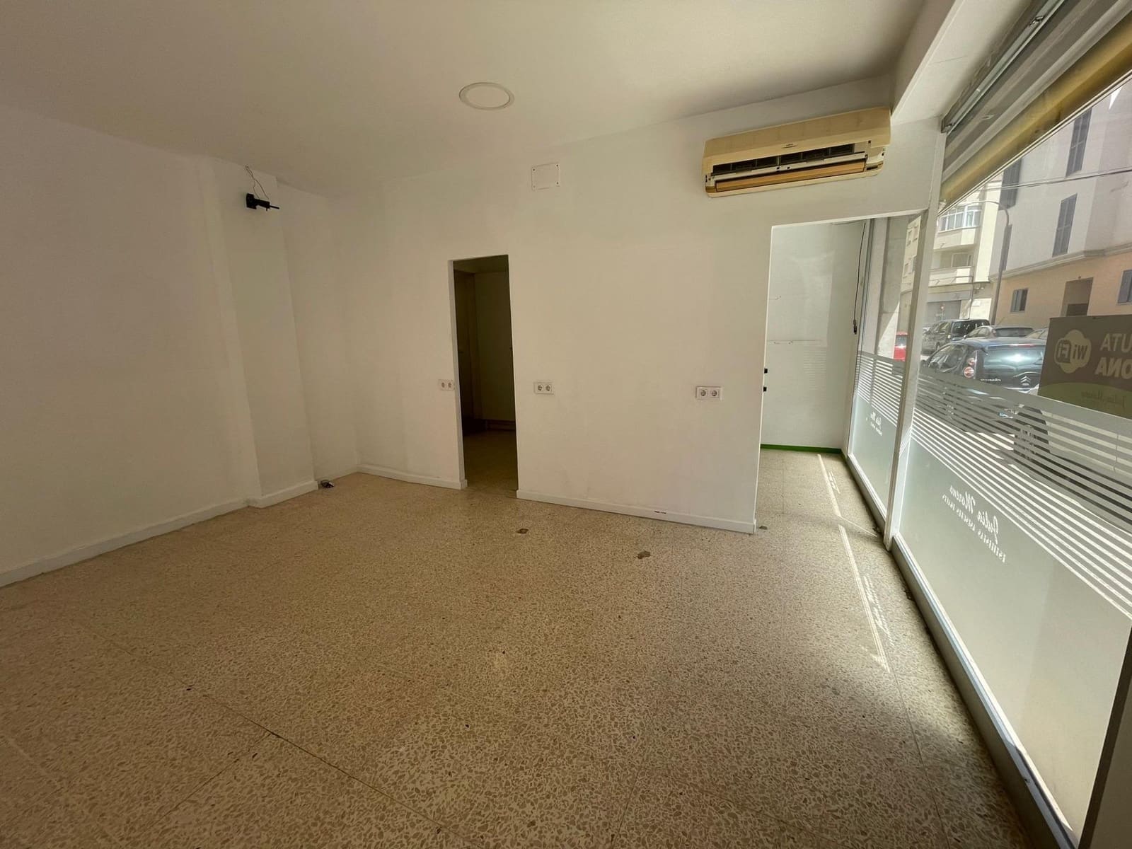 Erhverv til leje i Palma de Mallorca - € 880 (Ref: 9904025)