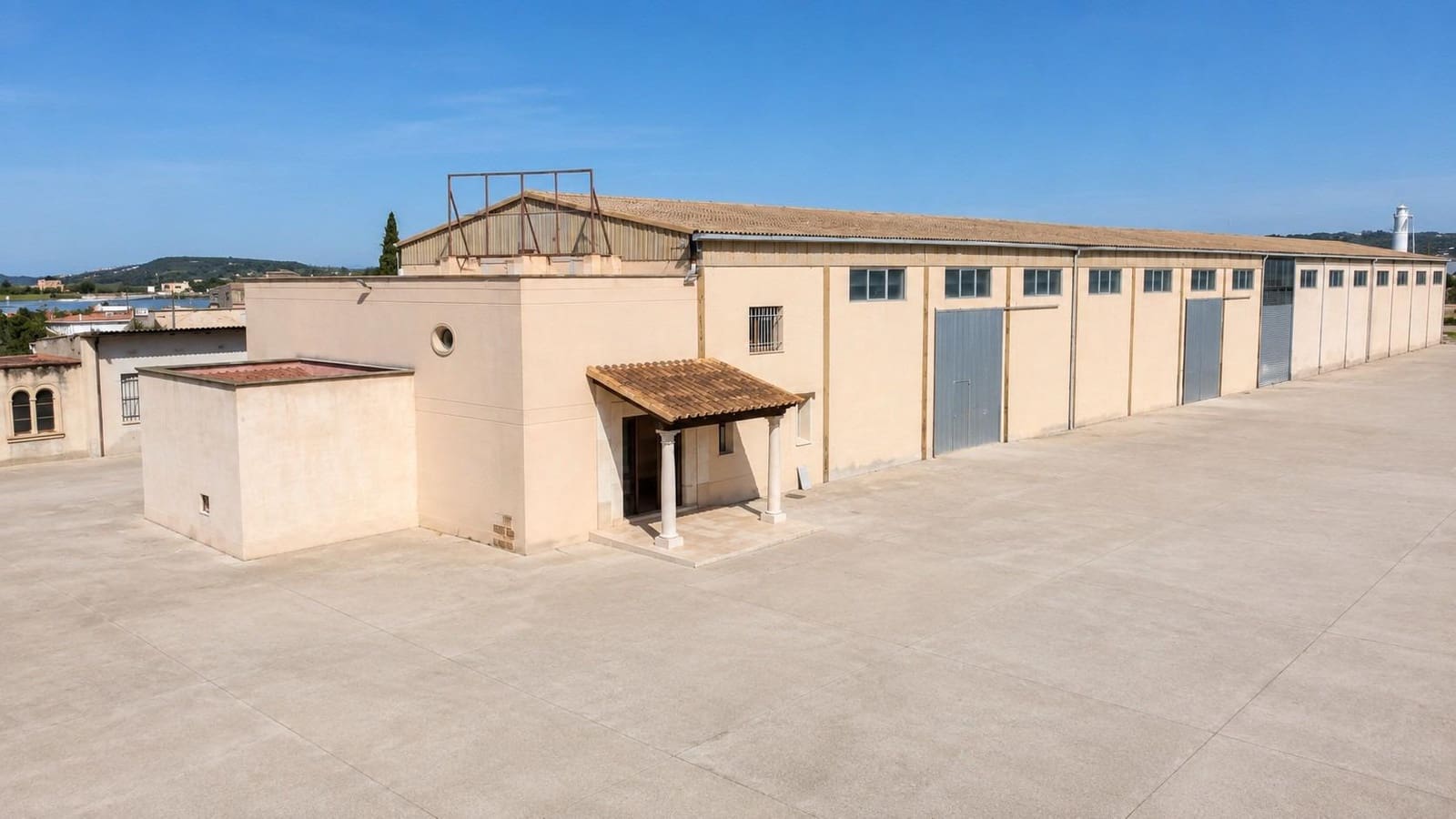 8 slaapkamer Bedrijf te koop in Manacor met garage - € 2.100.000 (Ref: 9940039)