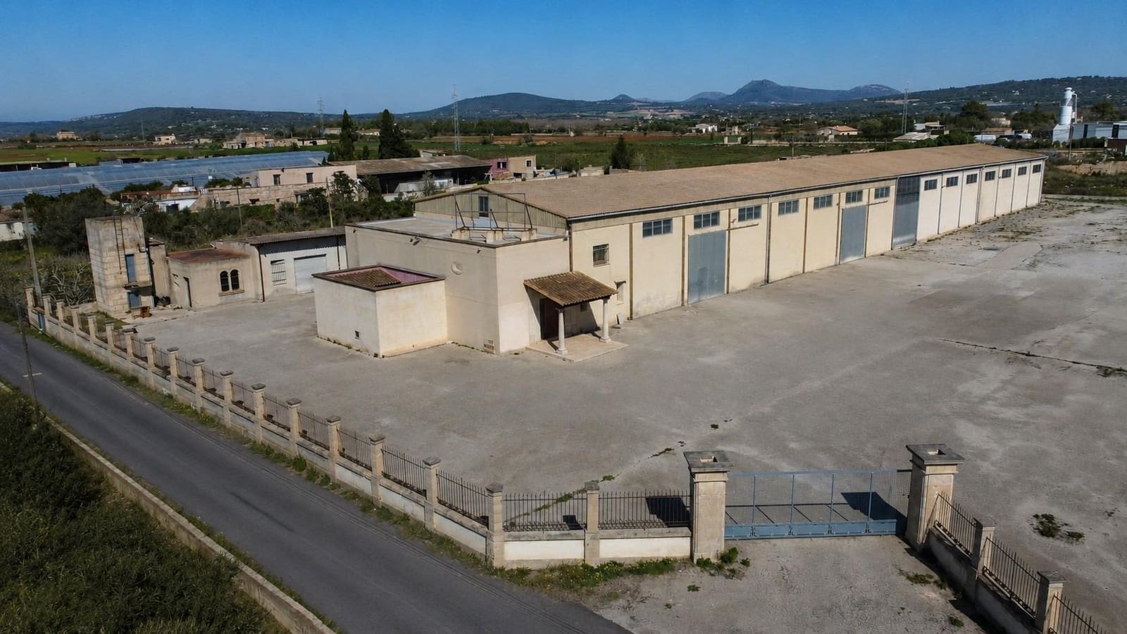 8 slaapkamer Bedrijf te koop in Manacor met garage - € 2.100.000 (Ref: 9940039)