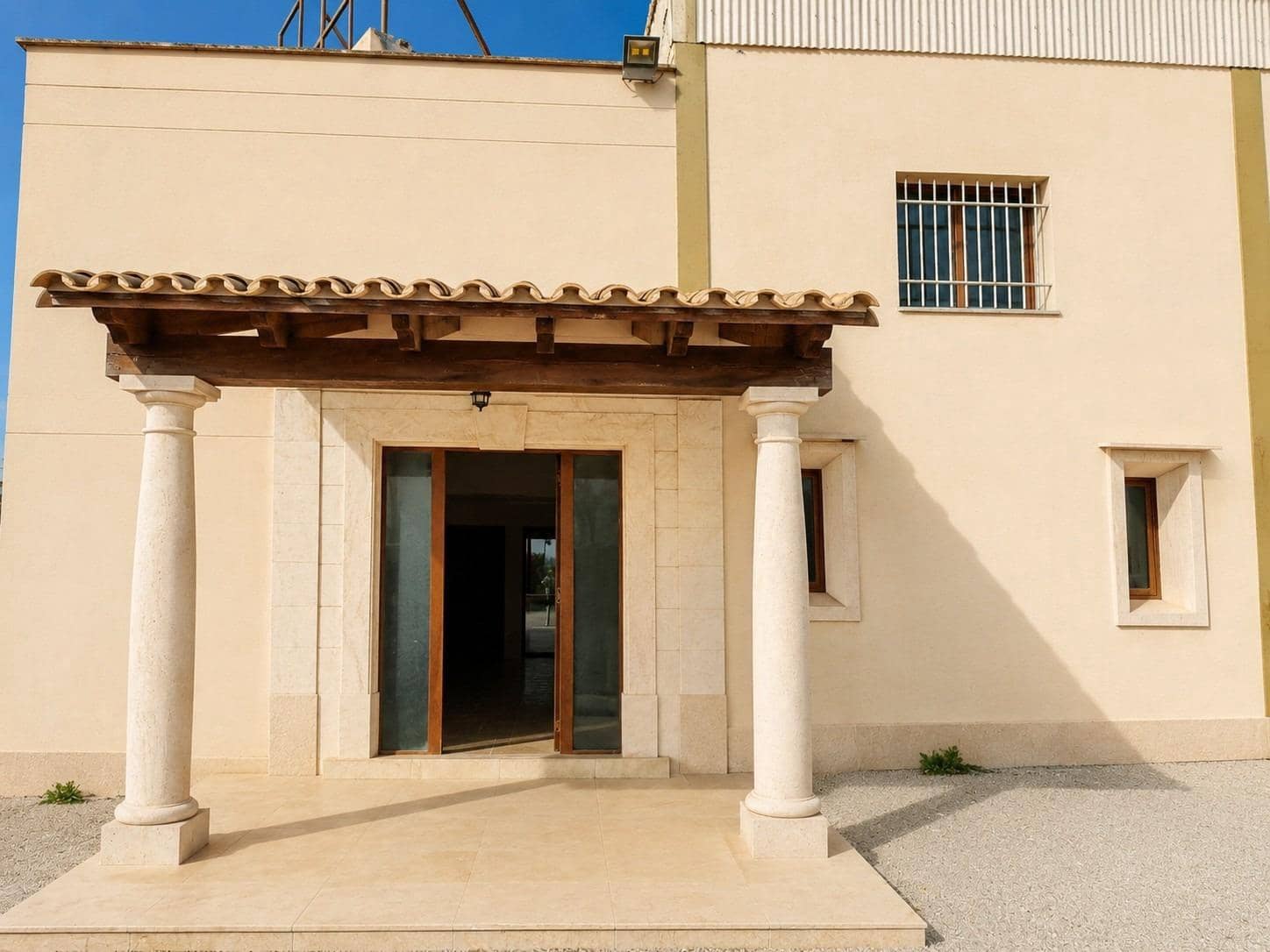 8 slaapkamer Bedrijf te koop in Manacor met garage - € 2.100.000 (Ref: 9940039)