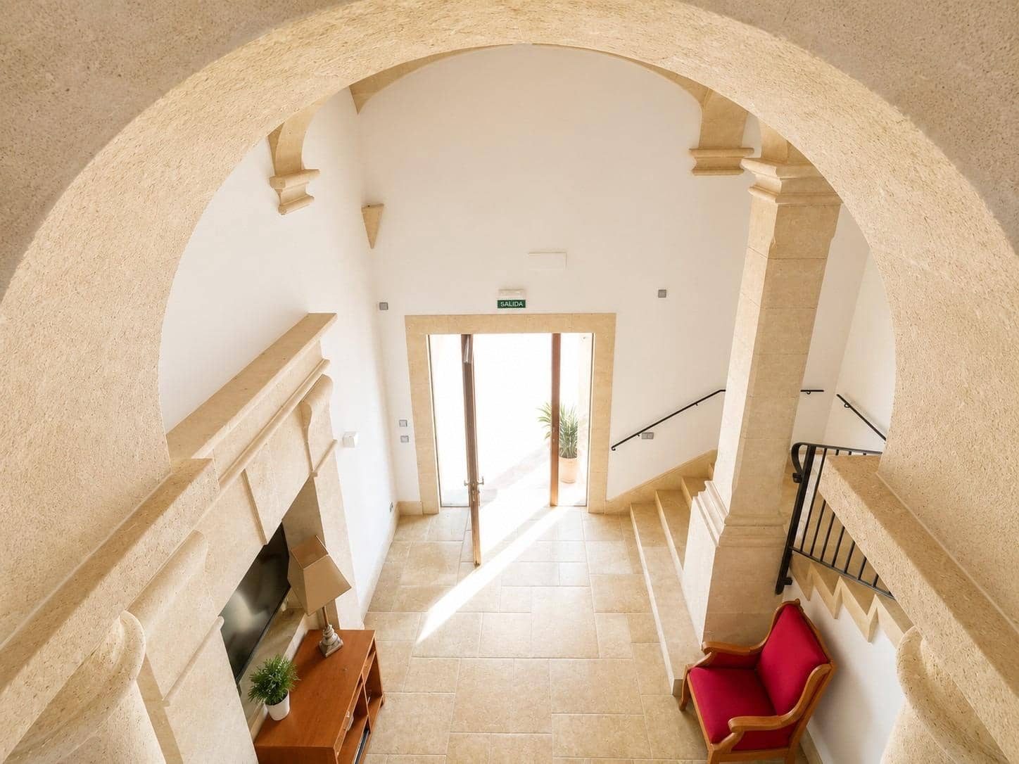 8 slaapkamer Bedrijf te koop in Manacor met garage - € 2.100.000 (Ref: 9940039)