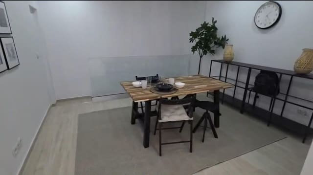 1 quarto Comercial para arrendar em Cala Vinyes / Cala Vinyas / Cala Viñas, Calvià - 1 400 € (Ref: 9945785)