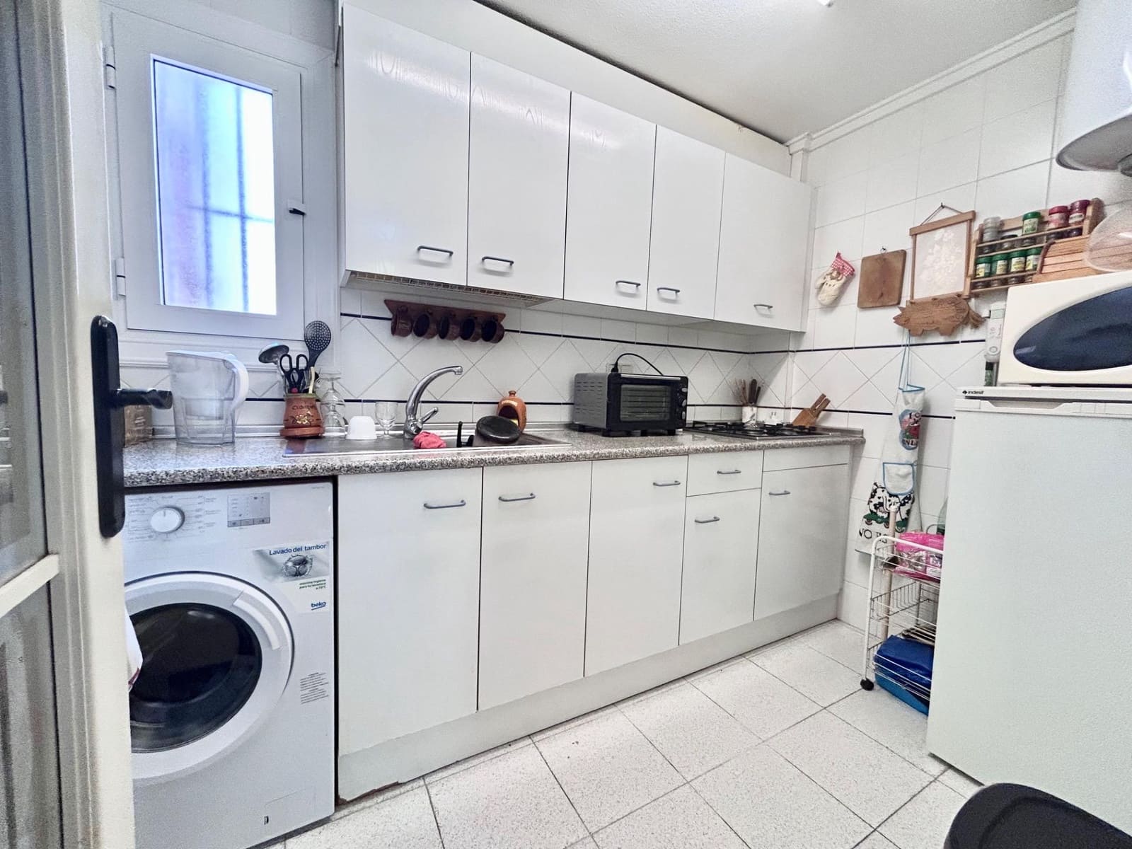 1 sovrum Strandlägenhet att hyra i Torrevieja med pool - 600 € (Ref: 10027886)