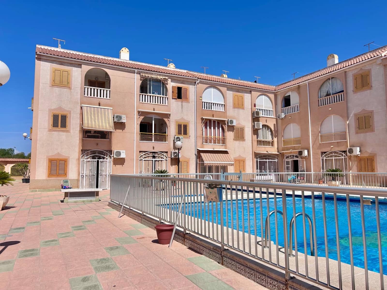 1 sovrum Strandlägenhet att hyra i Torrevieja med pool - 600 € (Ref: 10027886)