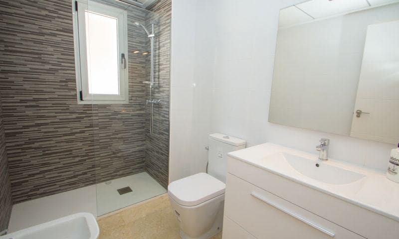 2 slaapkamer Appartement te koop in Filipinas met zwembad - € 255.000 (Ref: 8533998)