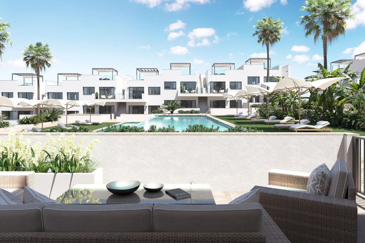 2 sovrum Bungalow till salu i Torrevieja med pool - 299 900 € (Ref: 9896488)