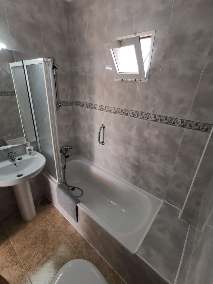 2 soveværelse Lejlighed til leje i La Zenia med swimmingpool - € 1.000 (Ref: 9924684)