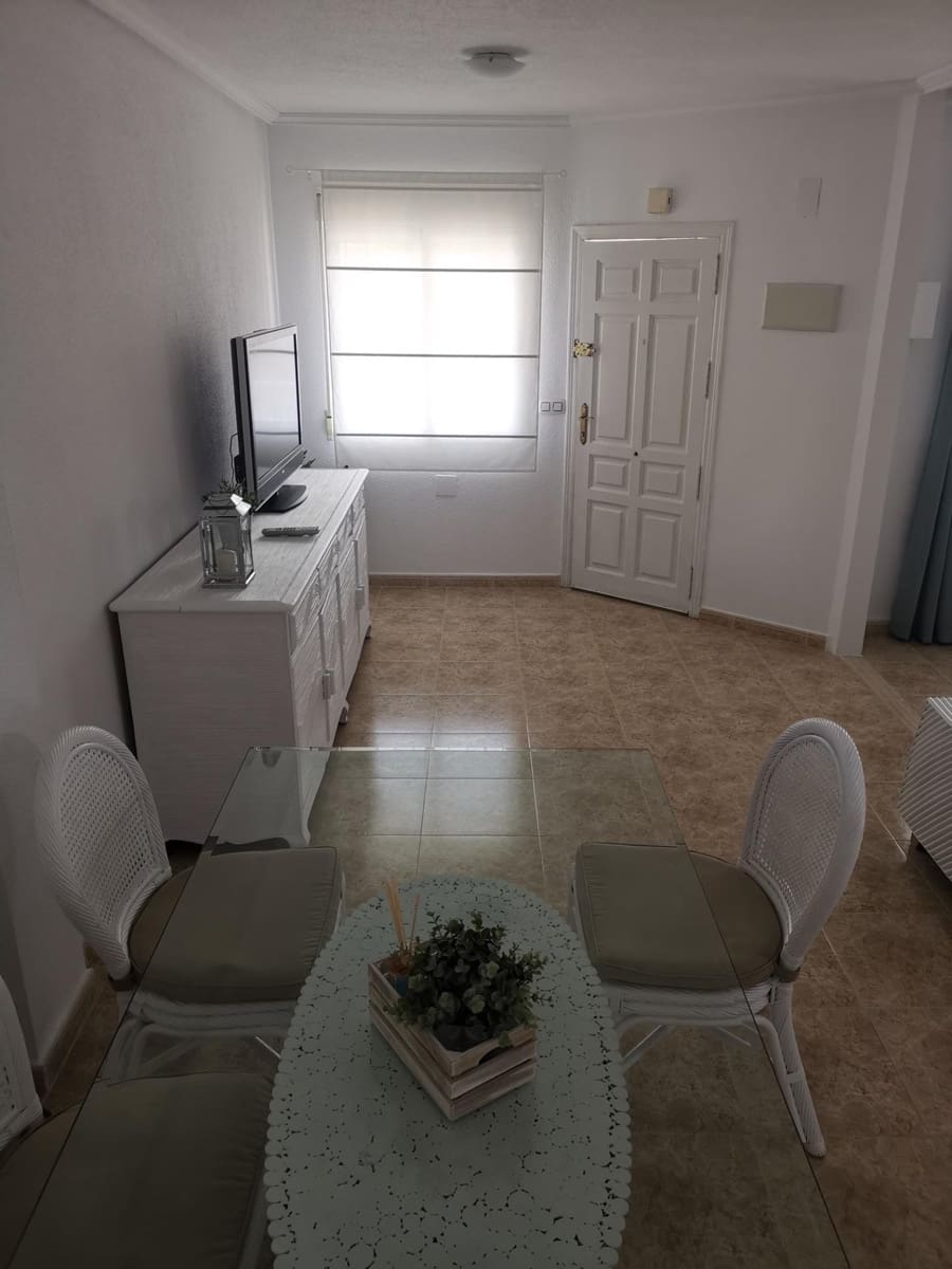 2 soveværelse Lejlighed til leje i La Zenia med swimmingpool - € 1.000 (Ref: 9924684)