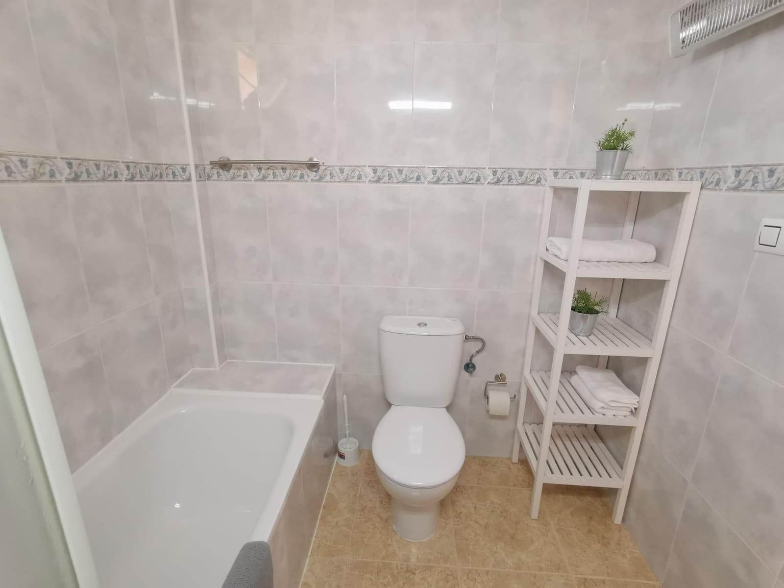 2 soveværelse Lejlighed til leje i La Zenia med swimmingpool - € 1.000 (Ref: 9924684)