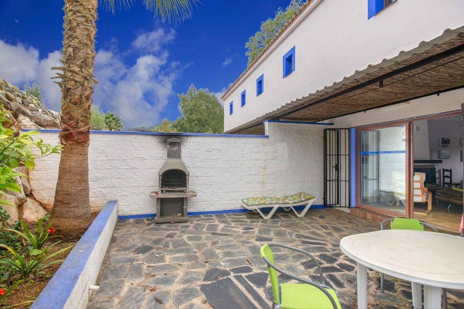 12 bedroom Hotel for sale in Guaro with pool garage - € 750,000 (Ref: 10161775)
