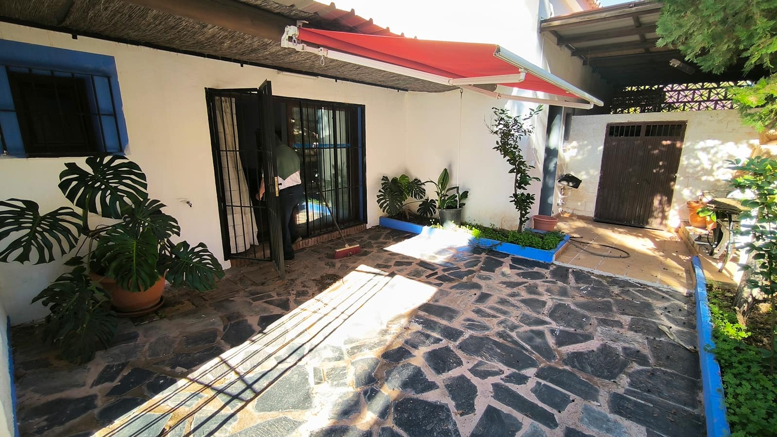 12 bedroom Hotel for sale in Guaro with pool garage - € 750,000 (Ref: 10161775)