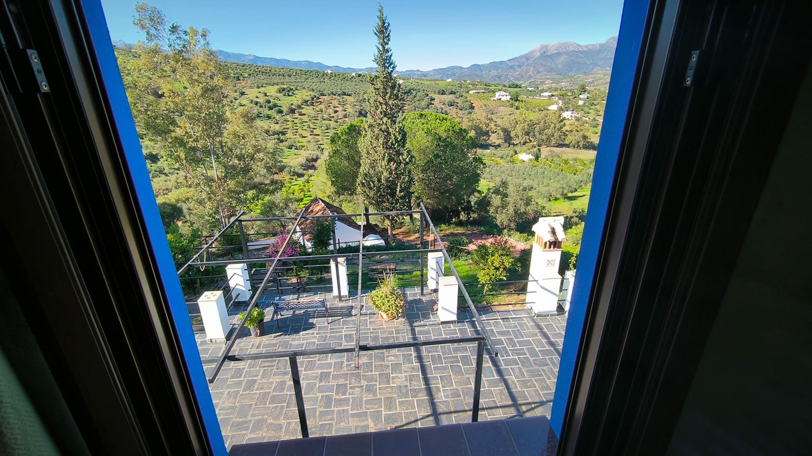 12 bedroom Hotel for sale in Guaro with pool garage - € 750,000 (Ref: 10161775)