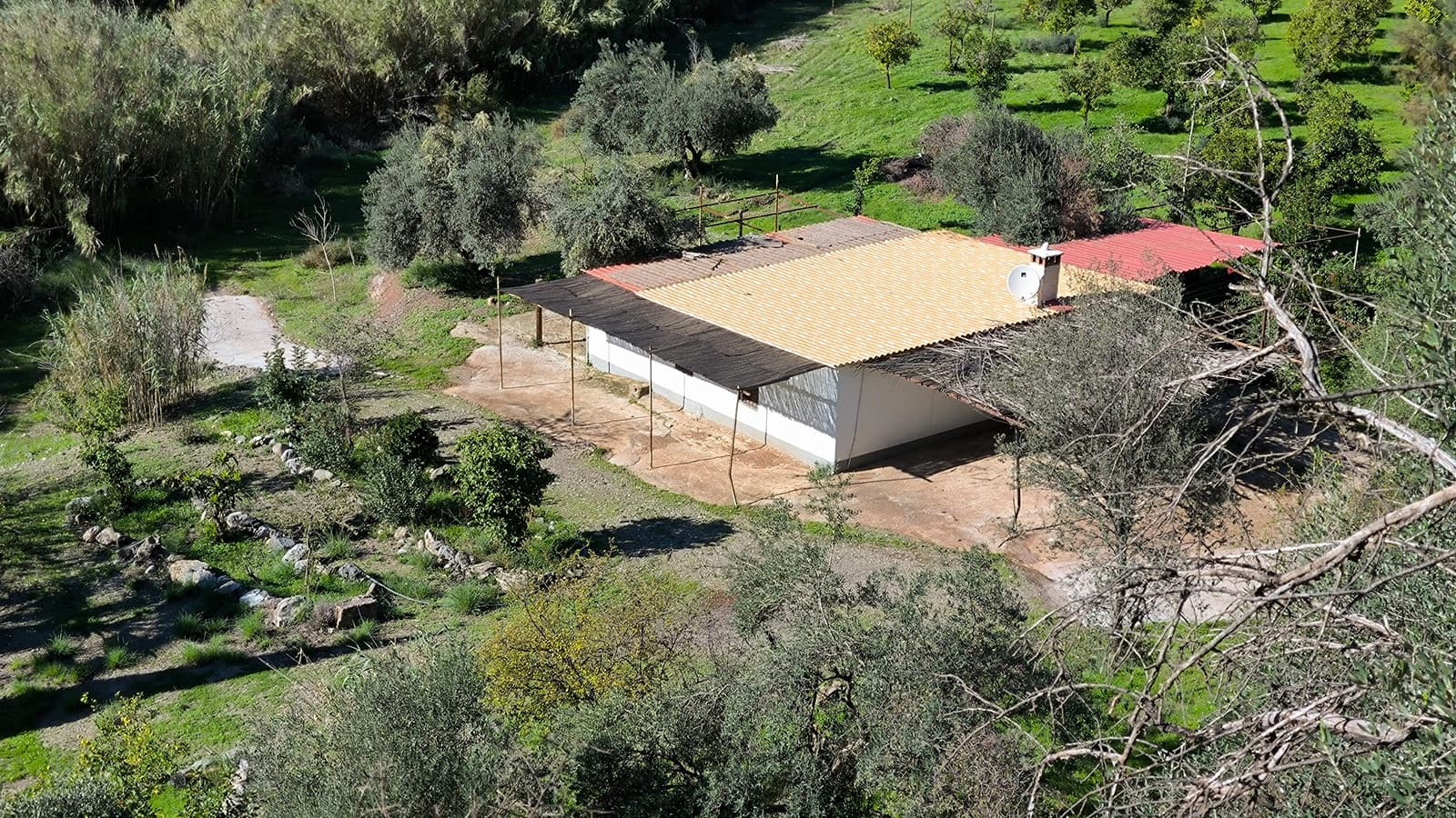 12 bedroom Hotel for sale in Guaro with pool garage - € 750,000 (Ref: 10161775)