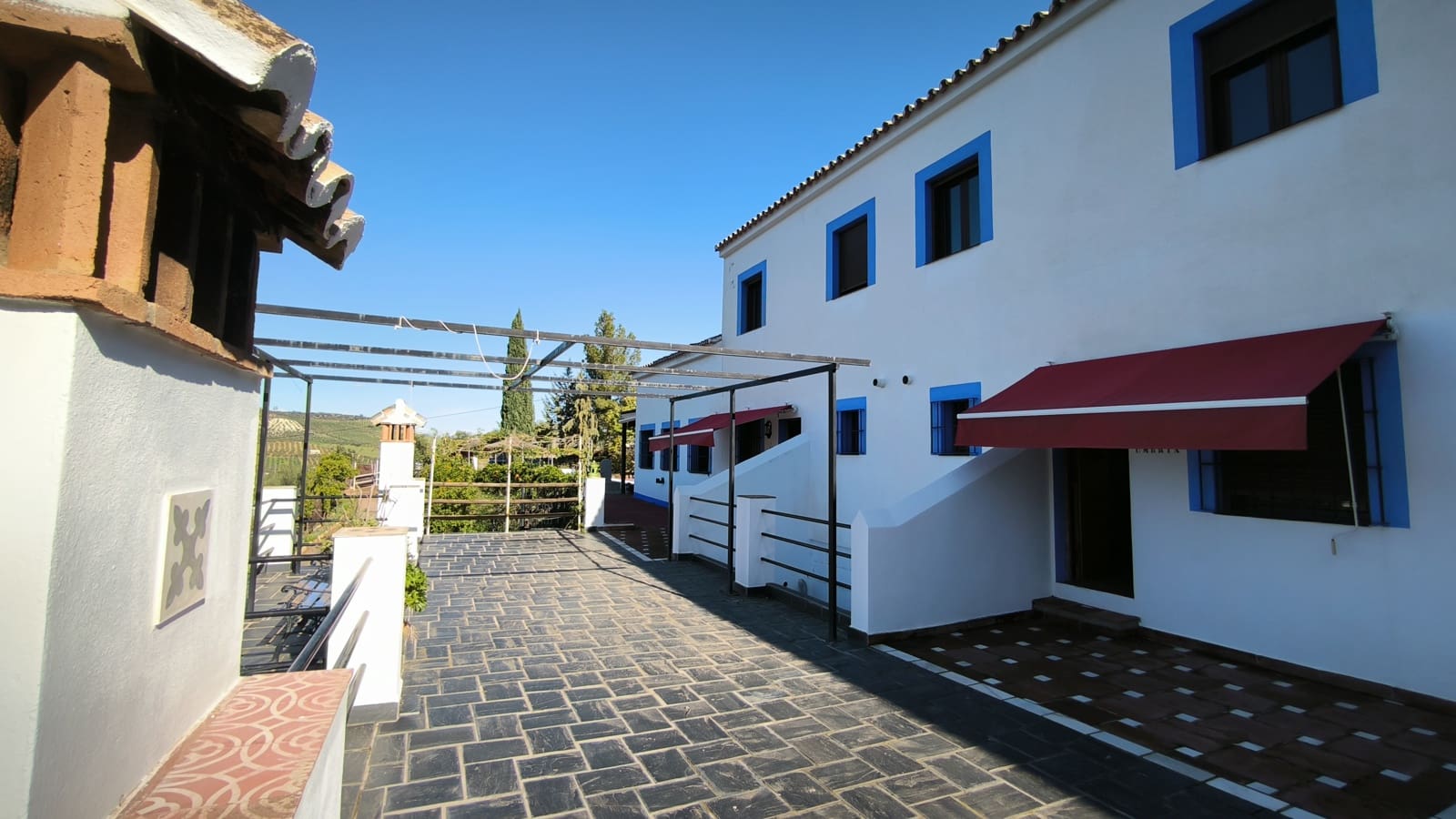 12 bedroom Hotel for sale in Guaro with pool garage - € 750,000 (Ref: 10161775)