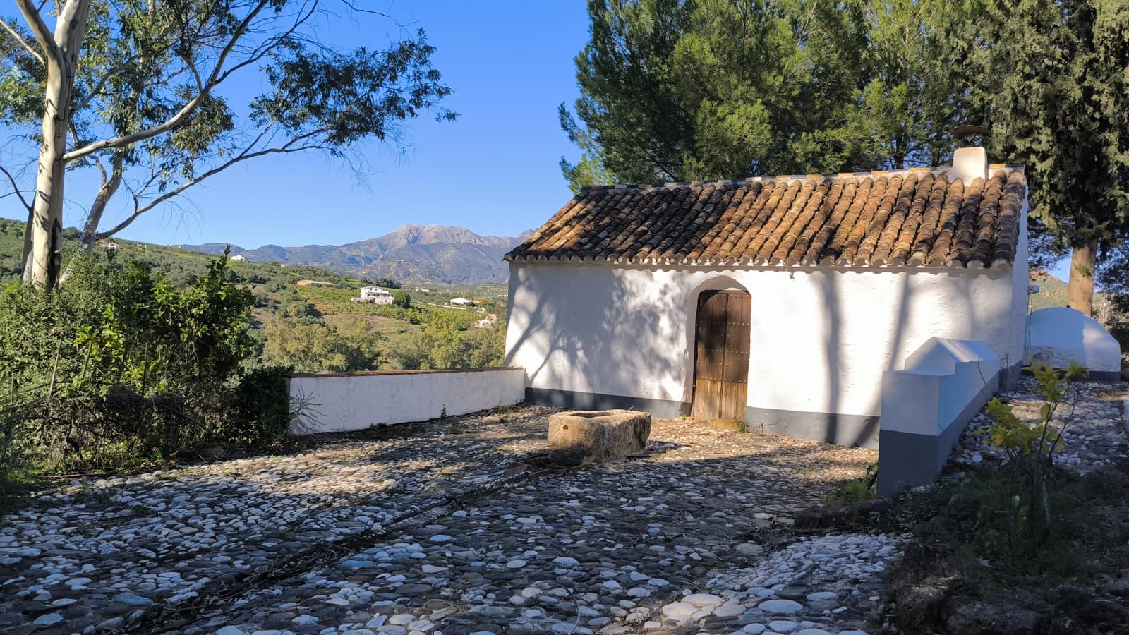 12 bedroom Hotel for sale in Guaro with pool garage - € 750,000 (Ref: 10161775)