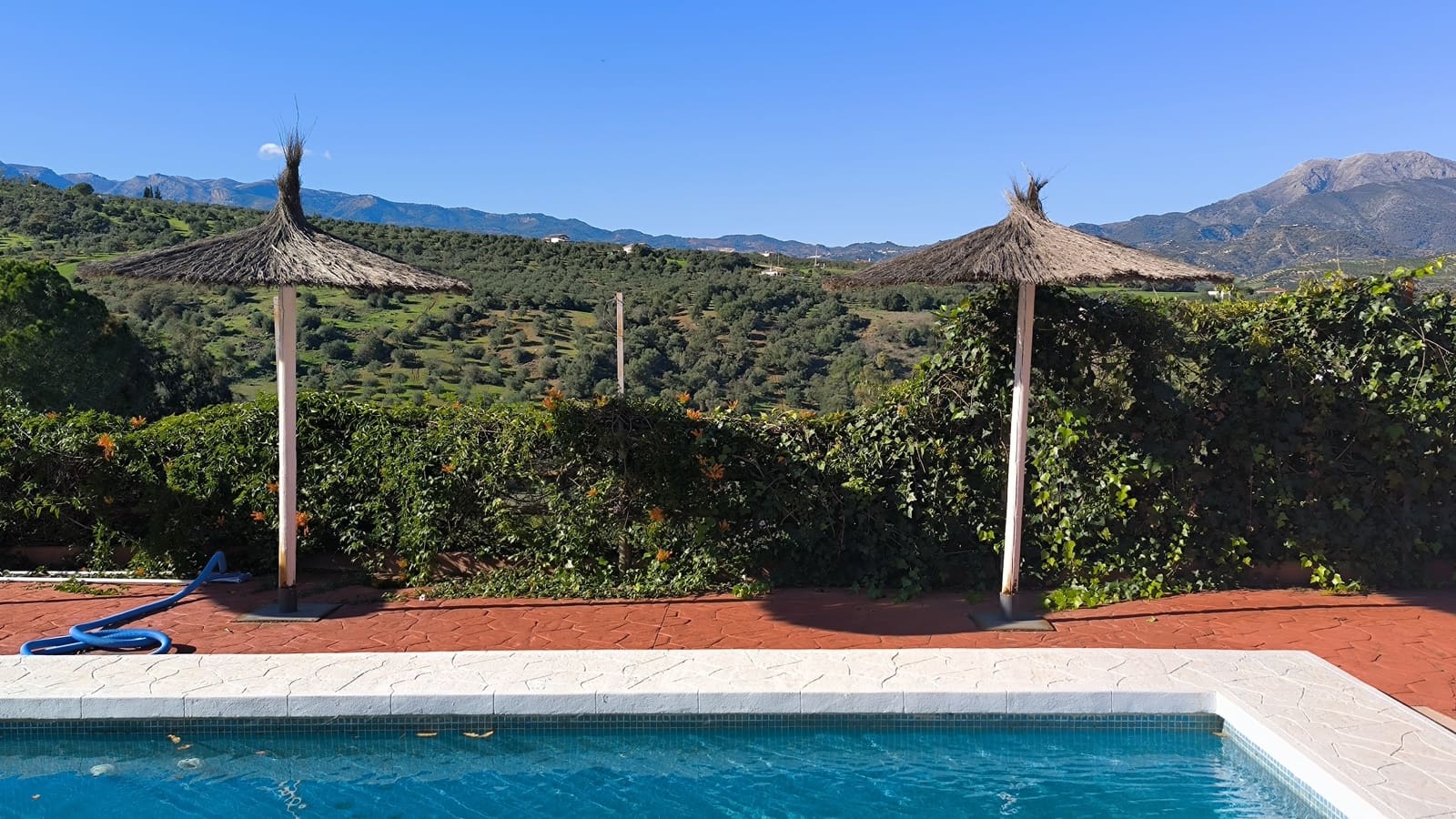 12 bedroom Hotel for sale in Guaro with pool garage - € 750,000 (Ref: 10161775)