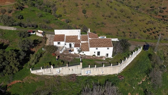 6 chambre Finca/Maison de Campagne à vendre à Almogía avec garage - 145 000 € (Ref: 8722365)