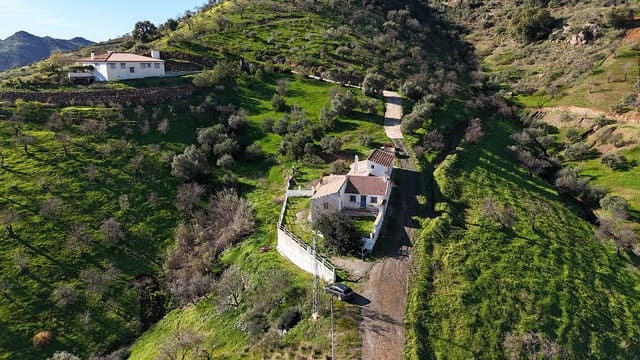 6 chambre Finca/Maison de Campagne à vendre à Almogía avec garage - 145 000 € (Ref: 8722365)