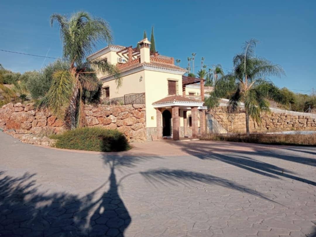 5 sypialnia Dom szeregowy na sprzedaż w Coin z basenem - 750 000 € (Ref: 9219134)