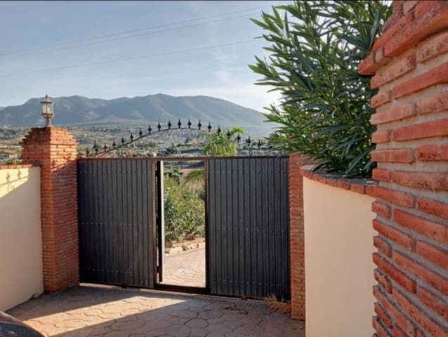 5 makuuhuone Rivitalo myytävänä paikassa Coín mukana uima-altaan - 750 000 € (Ref: 9219134)