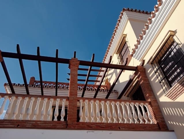 5 makuuhuone Rivitalo myytävänä paikassa Coín mukana uima-altaan - 750 000 € (Ref: 9219134)