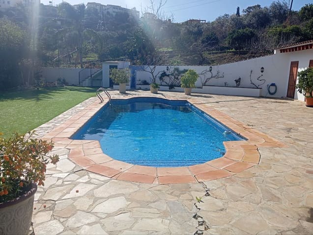 Chalet de 5 habitaciones en Alora en venta con piscina garaje - 410.000 € (Ref: 9603433)